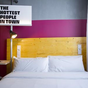 Room00 Valencia Hostel